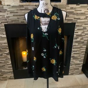 Torrid black flower tank size 14/16